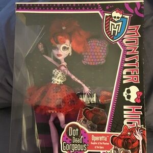 Monster High Operetta Doll dot dead gorgeous 2011 in Red, Black & Purple Costume